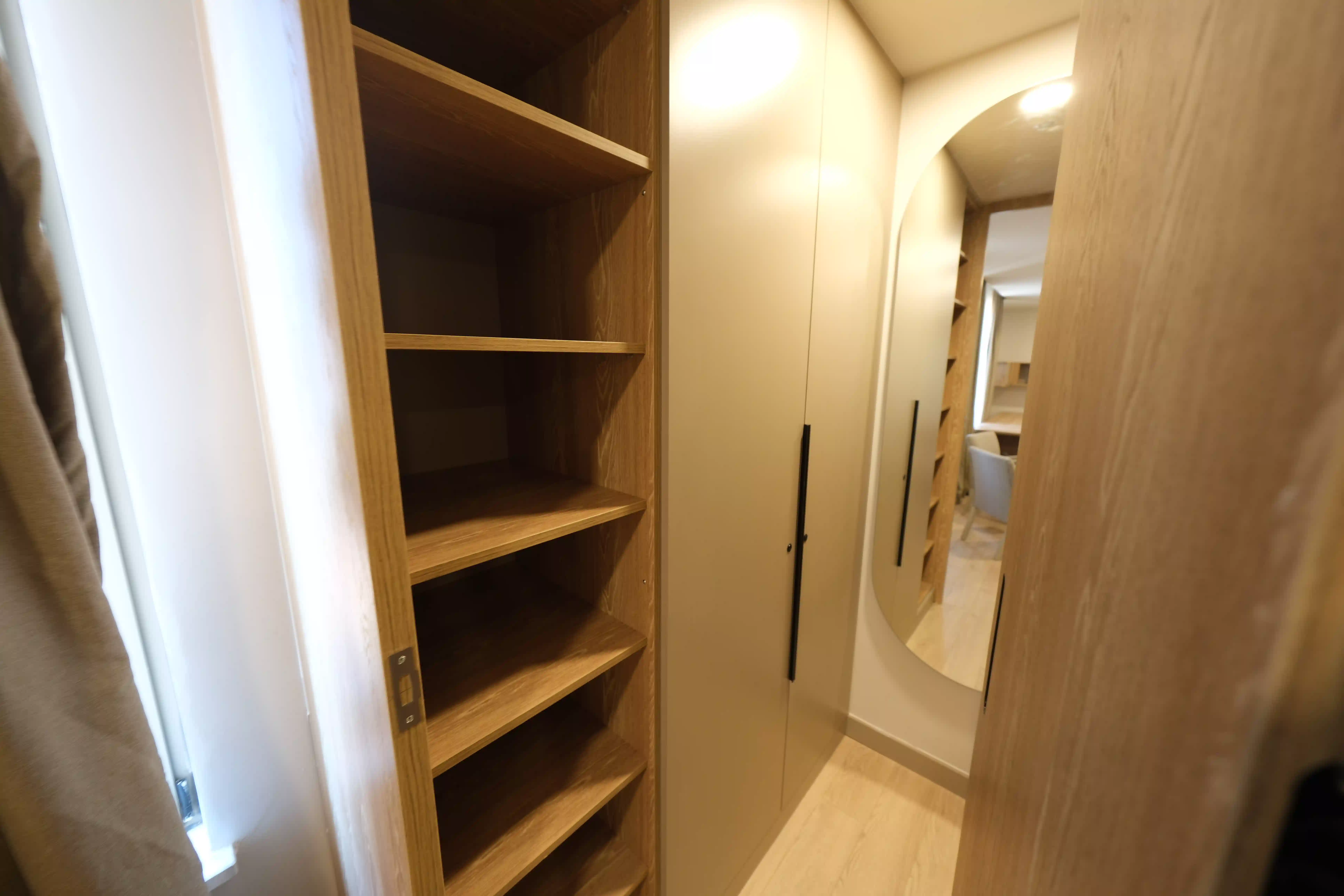 Üç Kişilik Giyinme Odası